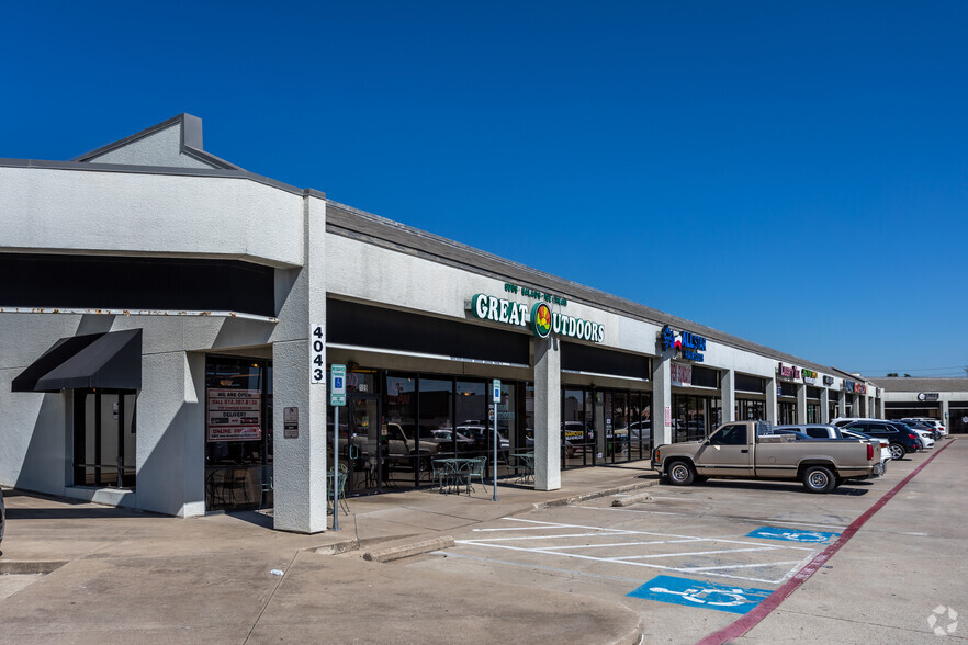 4043 E Trinity Mills Rd, Dallas, TX for lease - Building Photo - Image 1 of 6