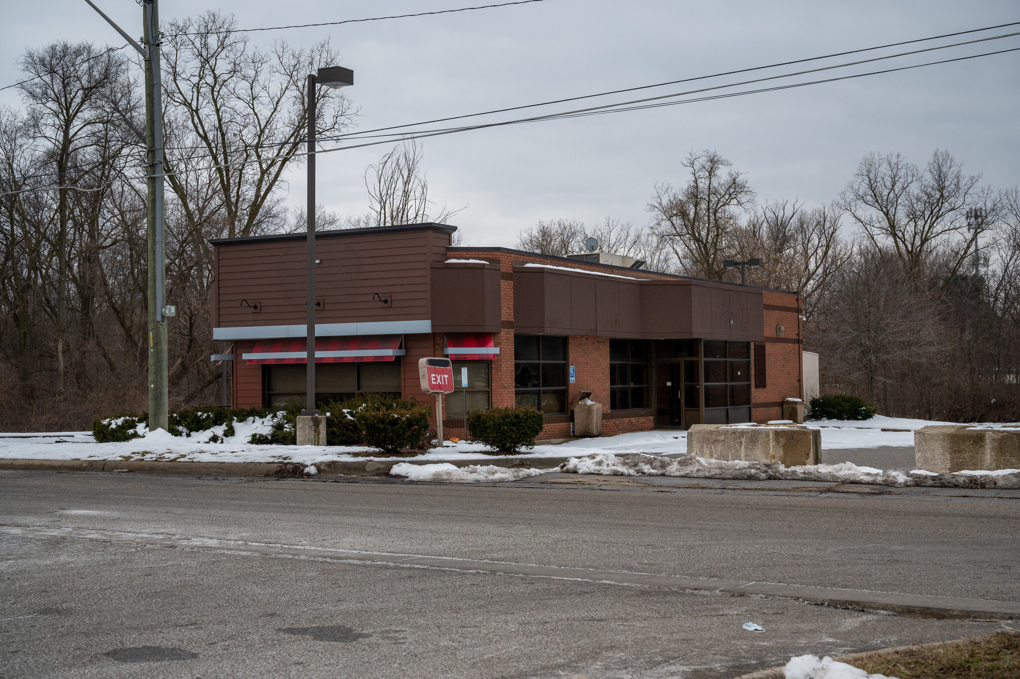 24225 5 Mile Rd, Redford, MI for sale Primary Photo- Image 1 of 4