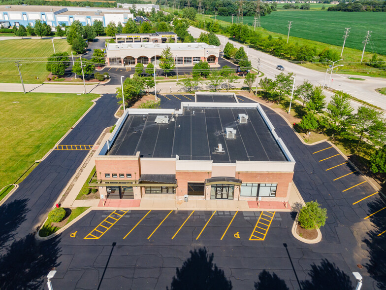 201 Genesis Dr, North Aurora, IL for lease - Building Photo - Image 1 of 18