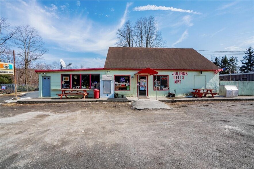 1574 Route 9G, Hyde Park, NY for sale - Building Photo - Image 1 of 1