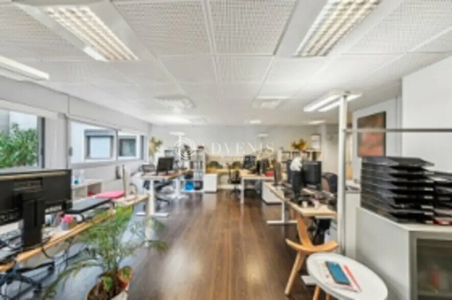 Office in Paris for lease - Building Photo - Image 3 of 8