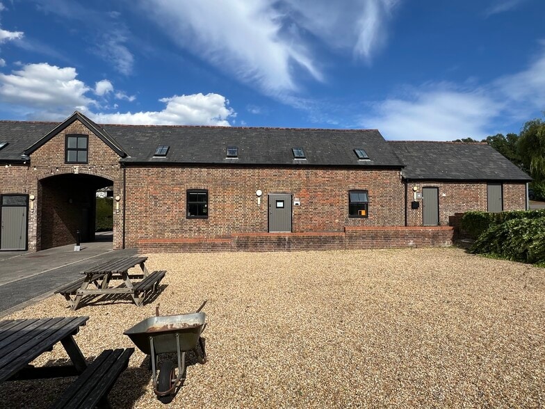 Holmsted Hl, Cuckfield for lease - Building Photo - Image 1 of 9