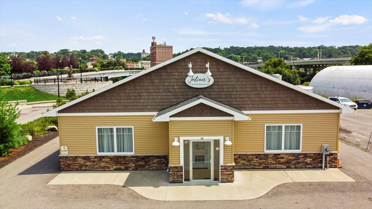 26 Riv St  