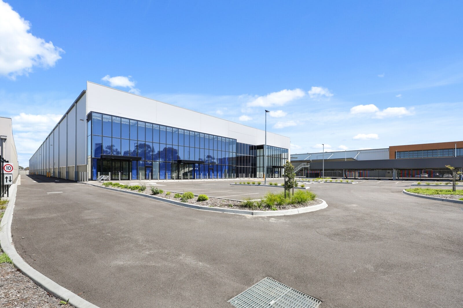 45-49 McNaughton Rd, CLAYTON for lease Primary Photo- Image 1 of 2