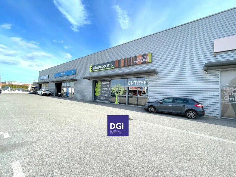 Retail in Nîmes for lease - Building Photo - Image 2 of 4