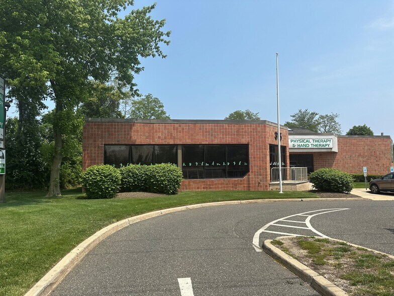 315 Rt 35, Red Bank, NJ for lease - Building Photo - Image 3 of 16