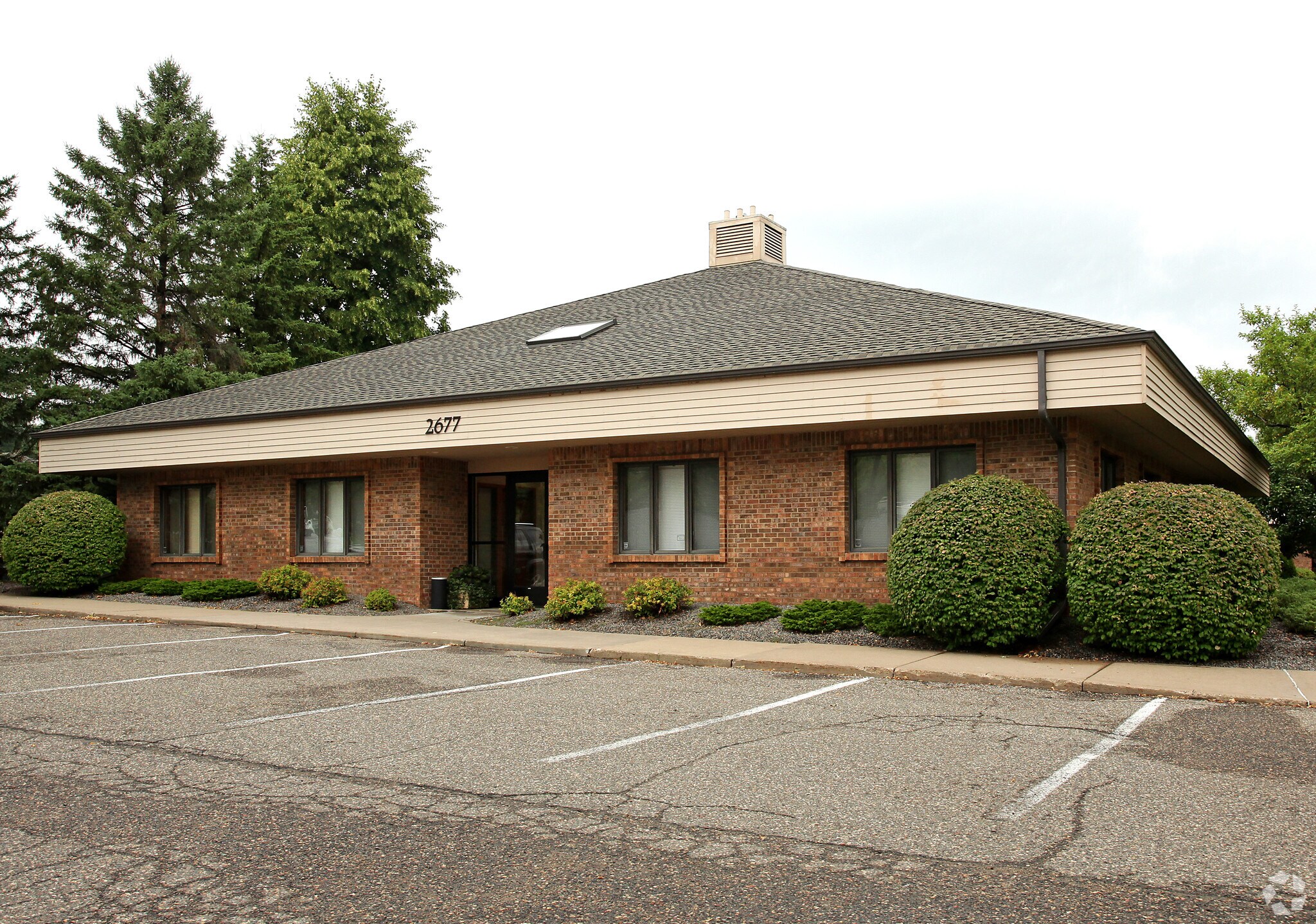 2677 Innsbruck Dr, New Brighton, MN for sale Primary Photo- Image 1 of 1