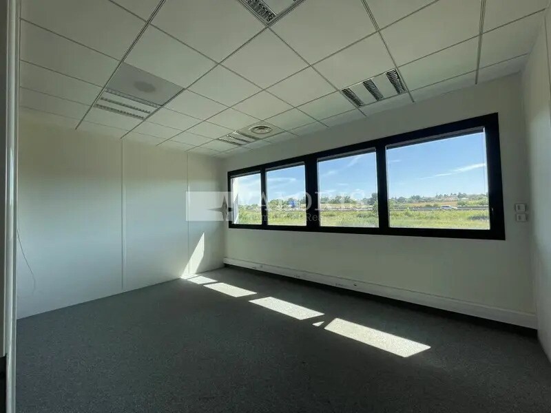 9 Rue Aimé Cotton, Saint-Priest for lease Building Photo- Image 1 of 8