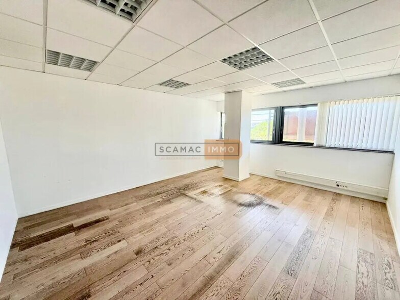 Office in Fréjus for lease - Interior Photo - Image 2 of 12