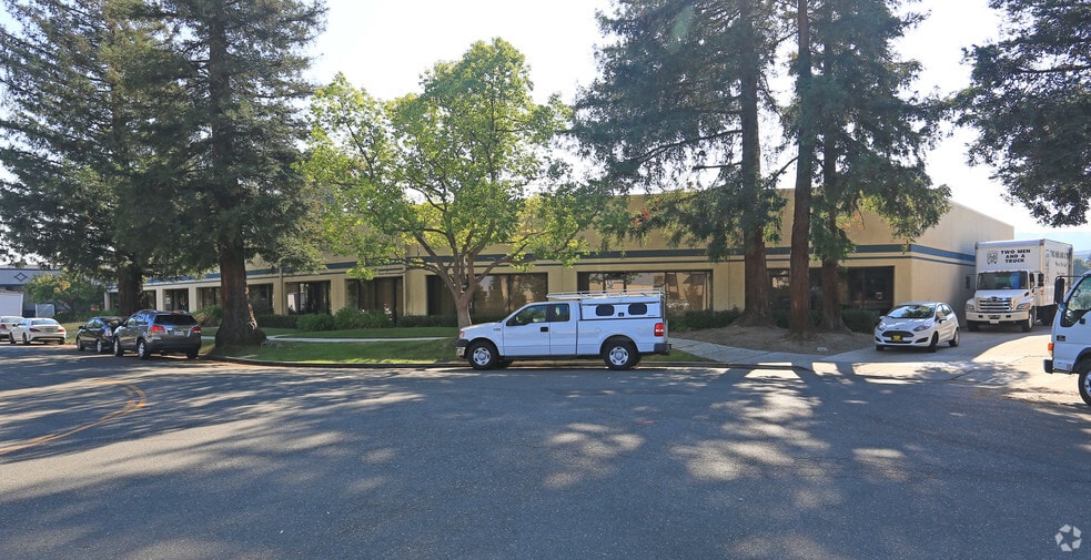 7087 Commerce Cir, Pleasanton, CA for lease - Building Photo - Image 2 of 4