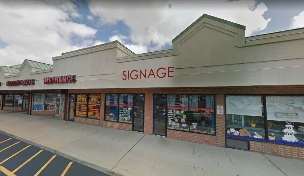 646660 Wellwood Ave, Lindenhurst, NY 11757 (Wellwood Plaza Shops