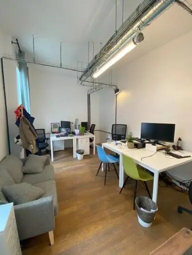 Office in Paris for lease - Interior Photo - Image 2 of 12