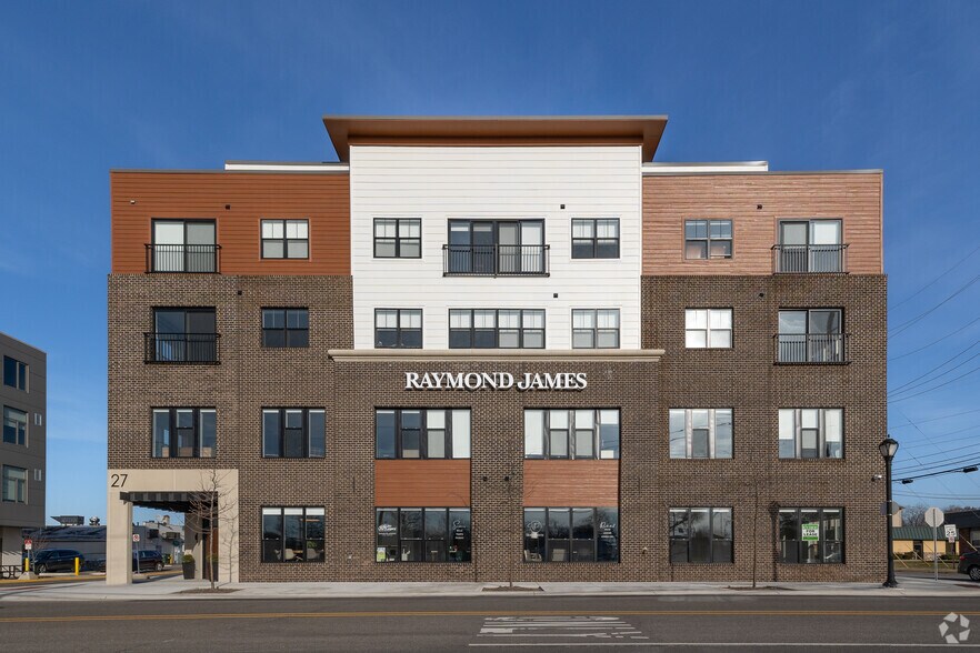 27 S Squirrel Rd, Auburn Hills, MI for sale - Building Photo - Image 1 of 1