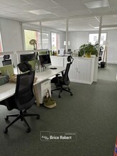 Flex in Brignais for lease Interior Photo- Image 1 of 4