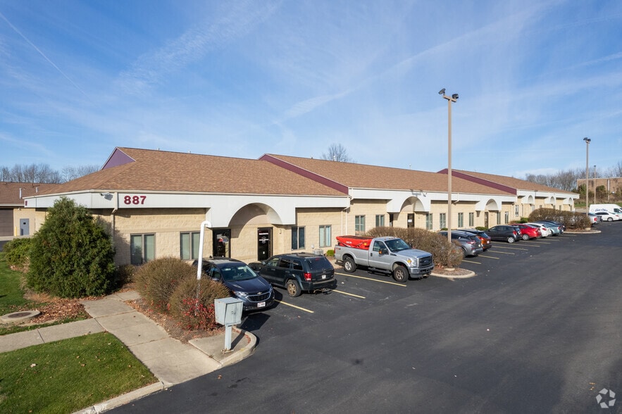 887 Hampshire Rd, Stow, OH for lease - Primary Photo - Image 1 of 7
