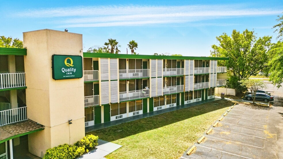 2934 Polynesian Isle Blvd, Kissimmee, FL for sale - Building Photo - Image 2 of 12
