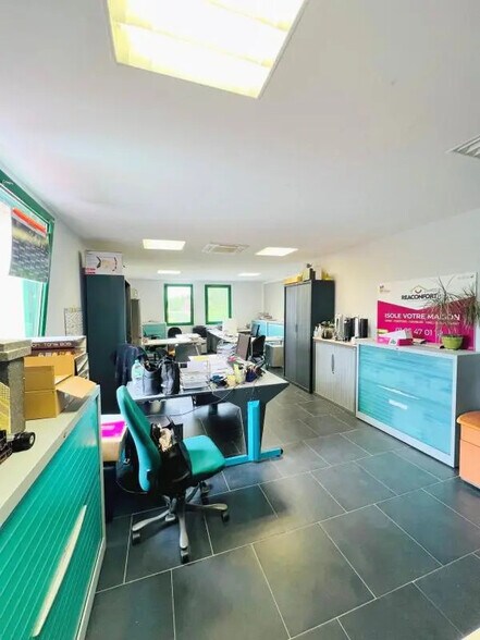 Office in Chavenay for lease - Interior Photo - Image 2 of 2