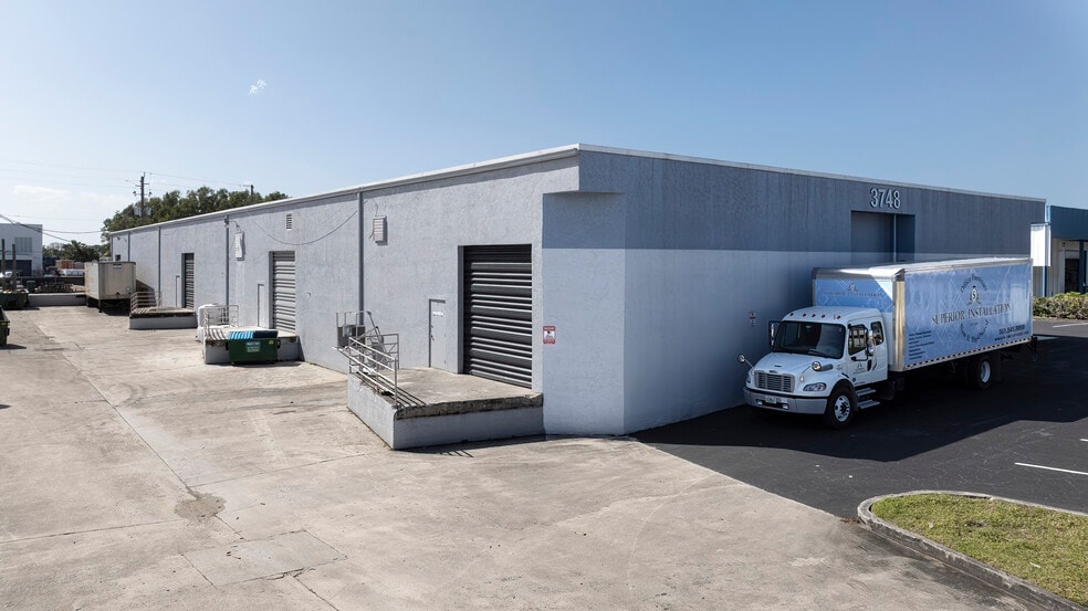 3748 Prospect Ave, Riviera Beach, FL for lease - Building Photo - Image 3 of 10