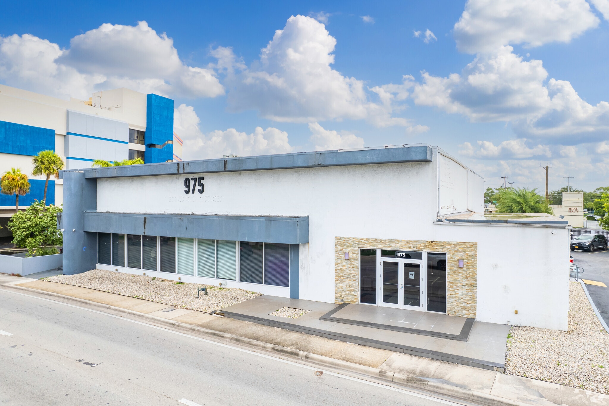 975 N Miami Beach Blvd, North Miami Beach, FL for lease Building Photo- Image 1 of 19