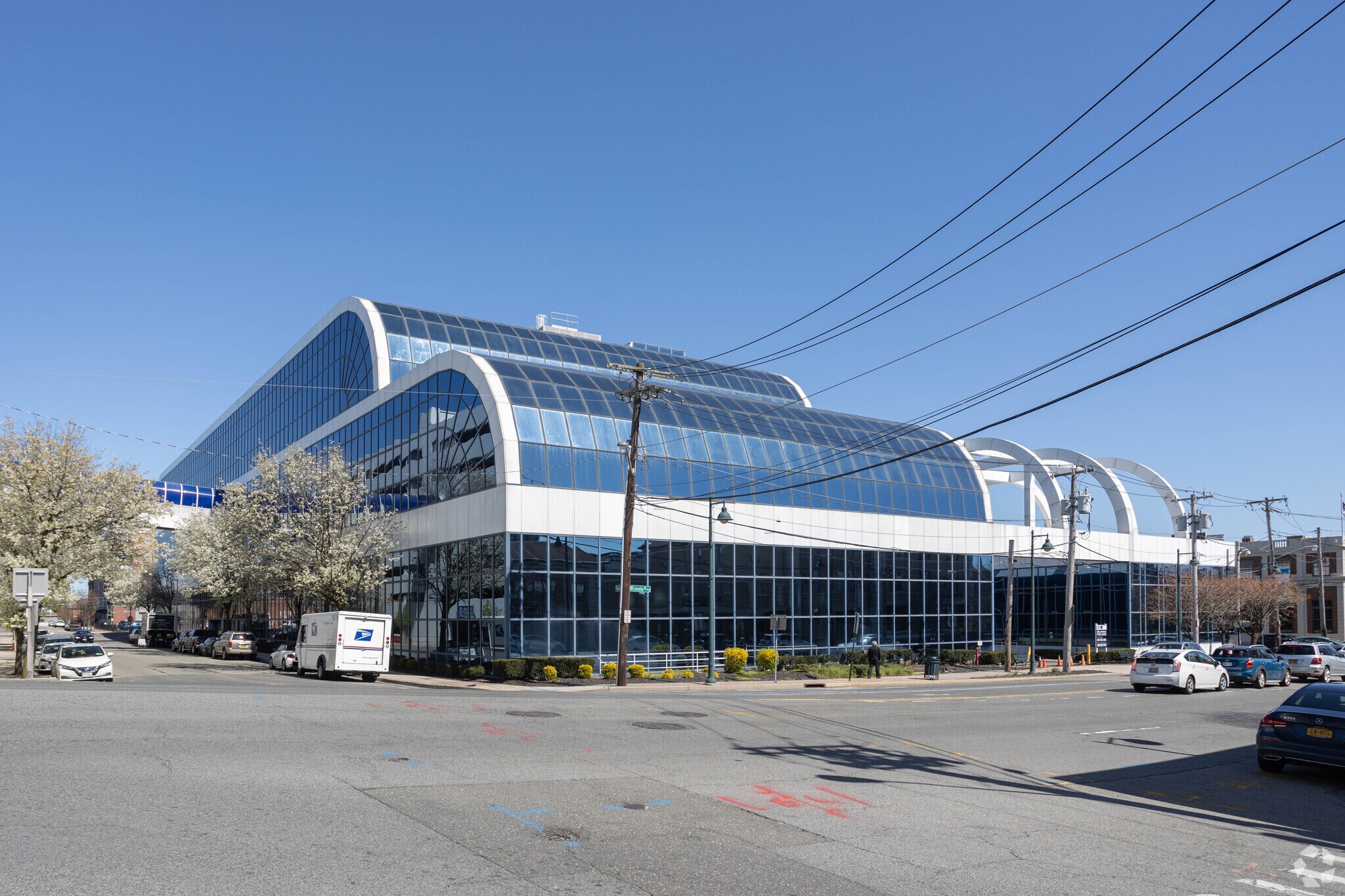 200 Old Country Rd, Mineola, NY 11501 The Pavilion