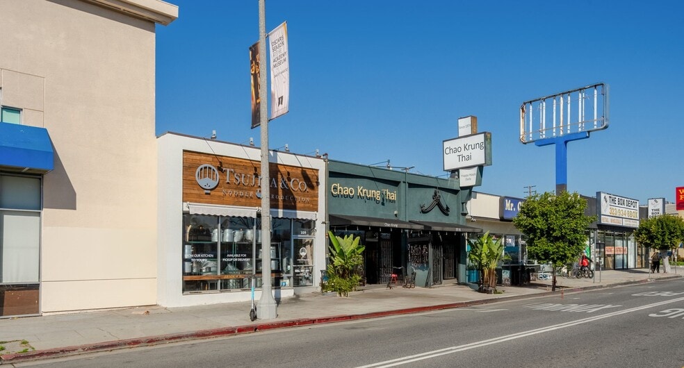 109-111 N Fairfax Ave, Los Angeles, CA for sale - Building Photo - Image 2 of 22