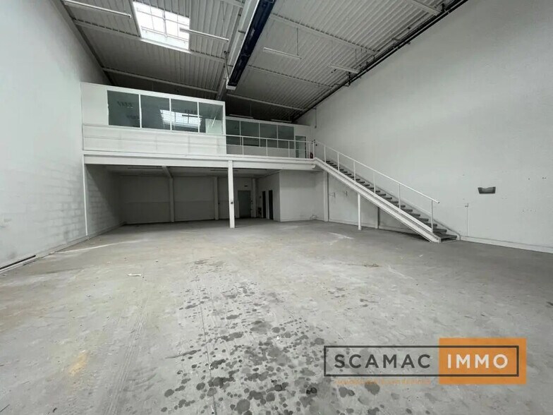 Industrial in Palaiseau for lease - Interior Photo - Image 2 of 4
