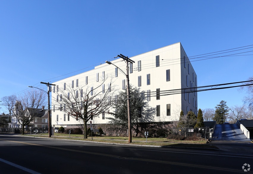 136 Sherman Ave, New Haven, CT for sale - Building Photo - Image 1 of 1