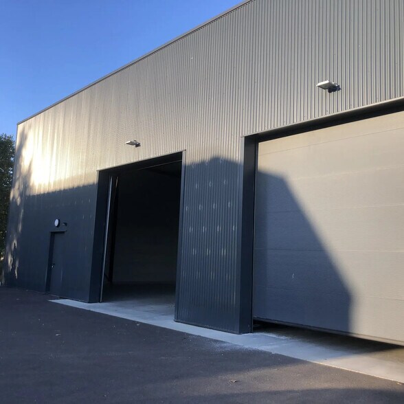 Retail in Mimizan for lease - Building Photo - Image 3 of 11