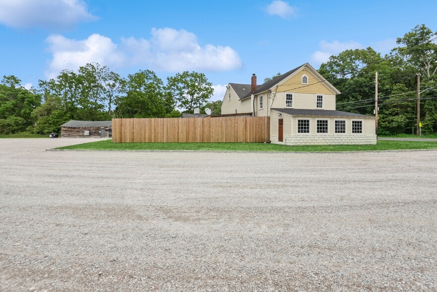 2647 Montauk Hwy, Brookhaven, NY for sale - Building Photo - Image 3 of 15