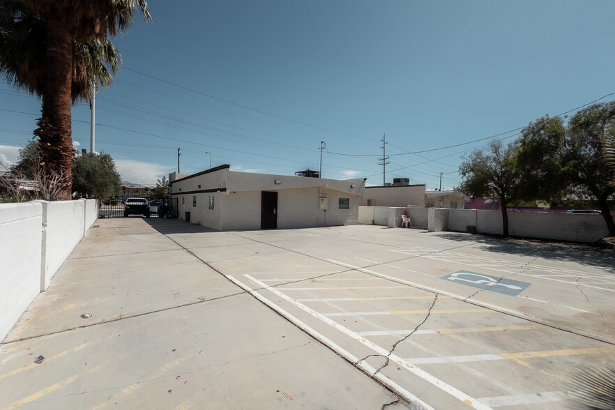 713 N Eastern Ave, Las Vegas, NV for sale - Building Photo - Image 2 of 16