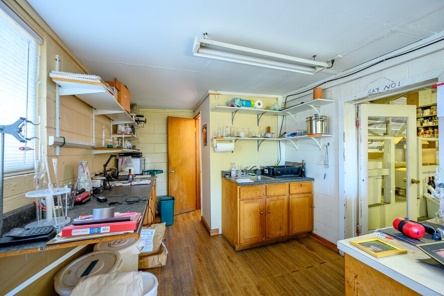 475 NE 17th St, Mcminnville, OR for sale - Interior Photo - Image 1 of 35