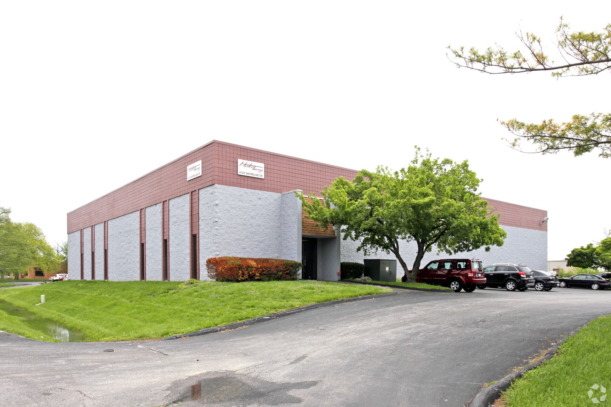 4156 Shoreline Dr, Earth City, MO 63045