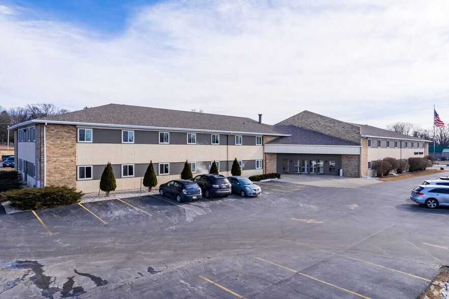 1600 Shawano Ave, Green Bay, WI for lease - Building Photo - Image 1 of 8