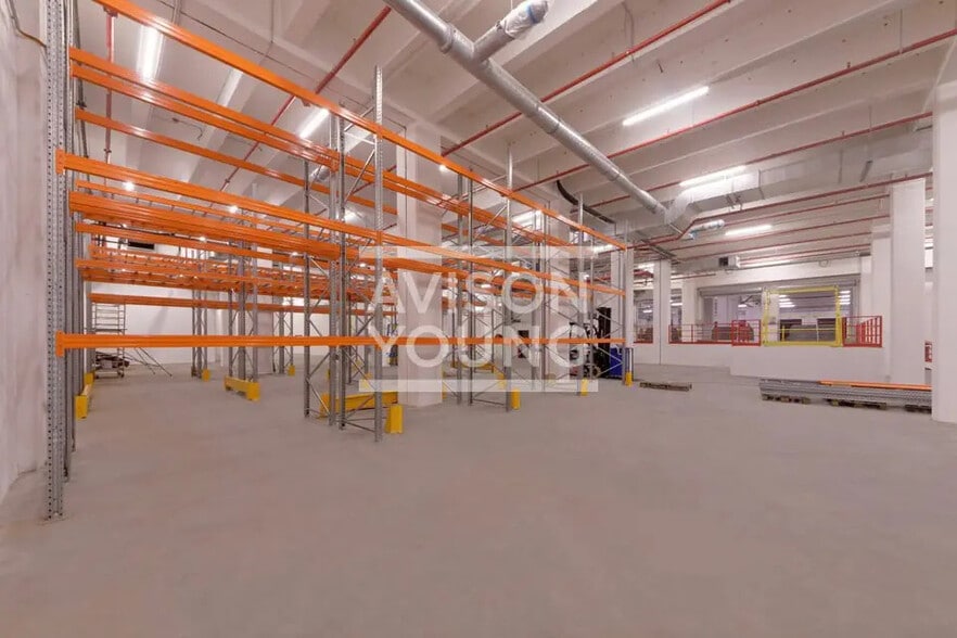 Flex in Paris for lease - Interior Photo - Image 3 of 6