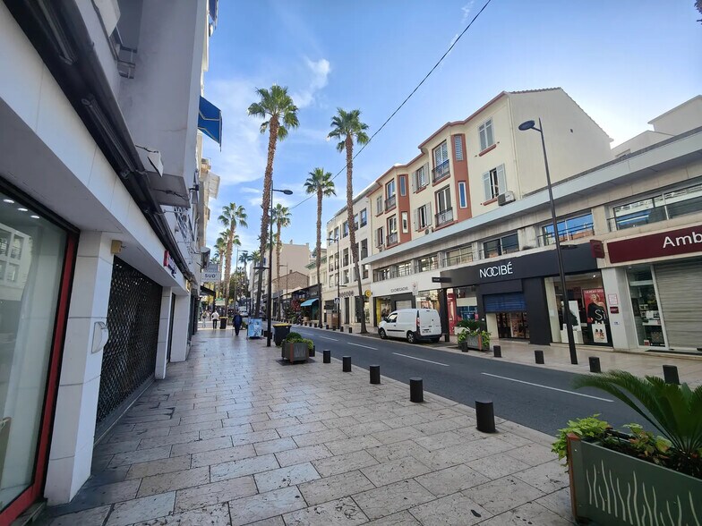 Office in Antibes for sale - Building Photo - Image 2 of 8