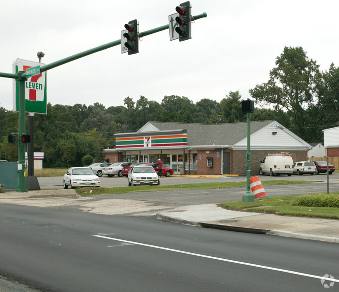 10911 Warwick Blvd, Newport News, VA for sale - Building Photo - Image 1 of 1