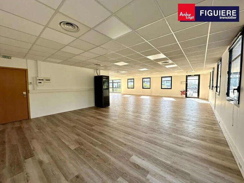 860 Rue René Descartes, Aix-en-Provence for lease - Interior Photo - Image 3 of 18