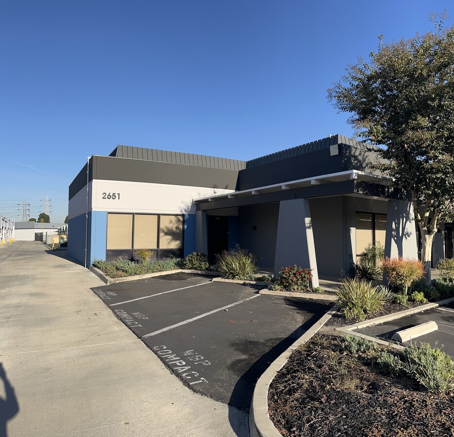 2651 W Woodland Dr, Anaheim, Ca 92801 - Woodland Business Park 