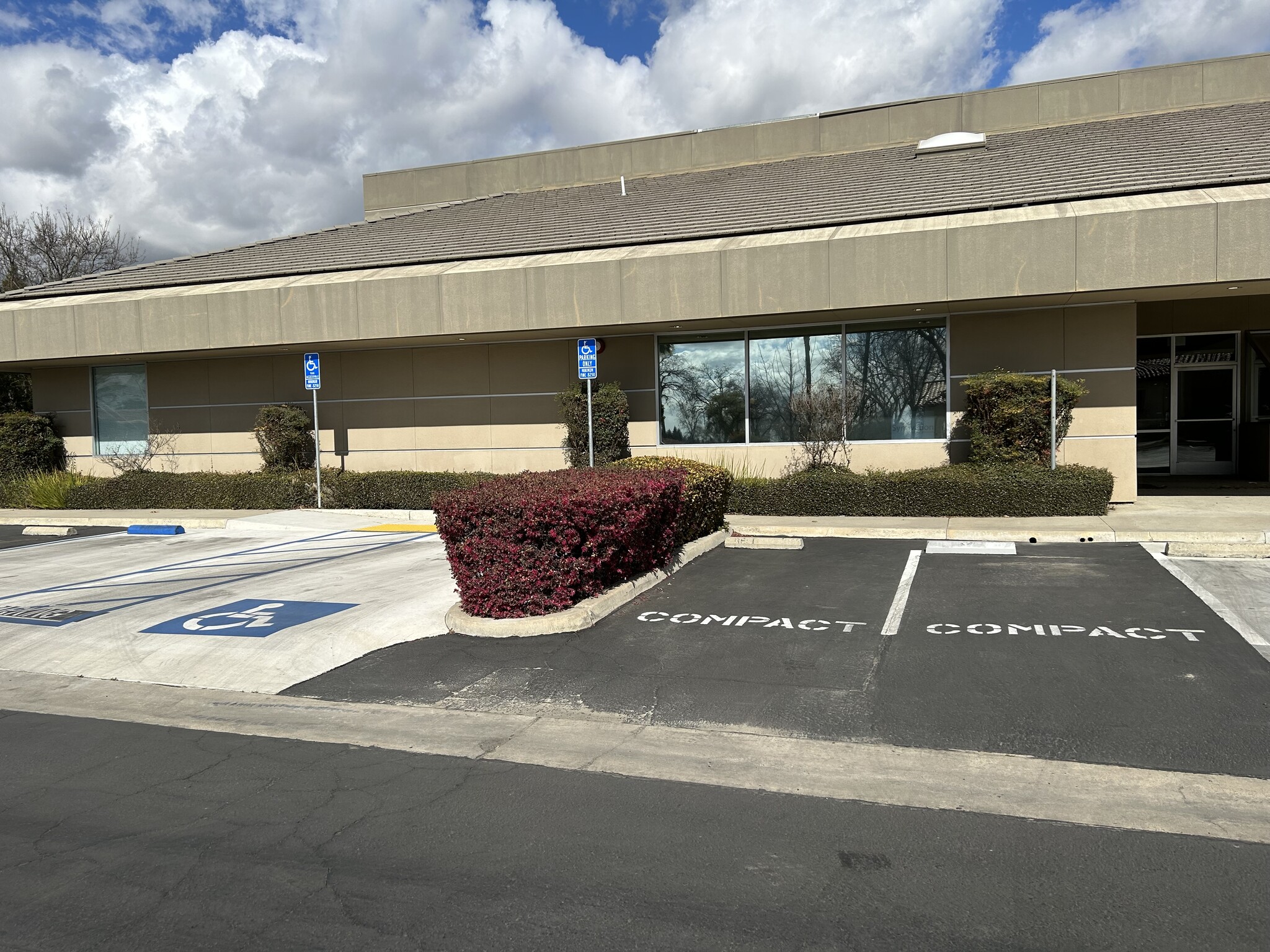 137 S Aspen Ct, Visalia, CA for lease Building Photo- Image 1 of 6