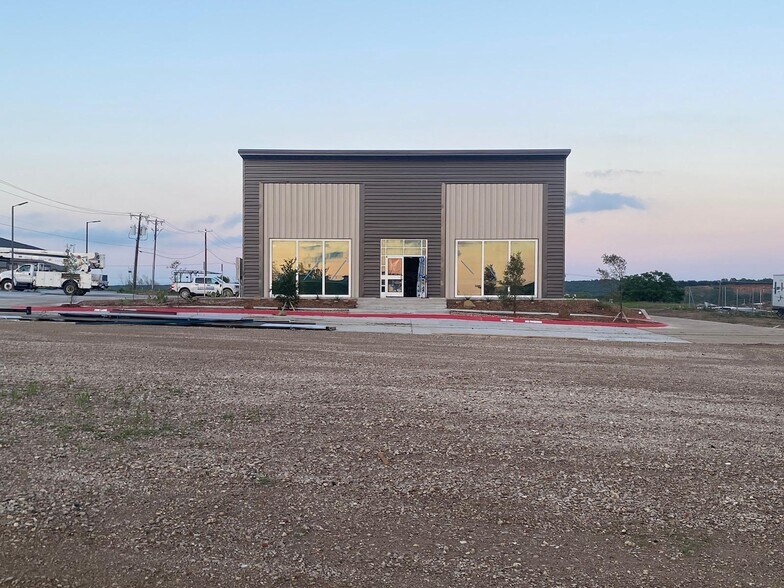 109 Carl Kessler Blvd, Mineral Wells, TX for lease - Building Photo - Image 2 of 12