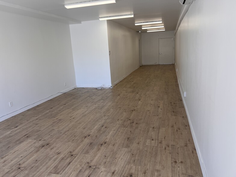 4869-4873 Topanga Canyon Blvd, Woodland Hills, CA for lease - Building Photo - Image 3 of 9