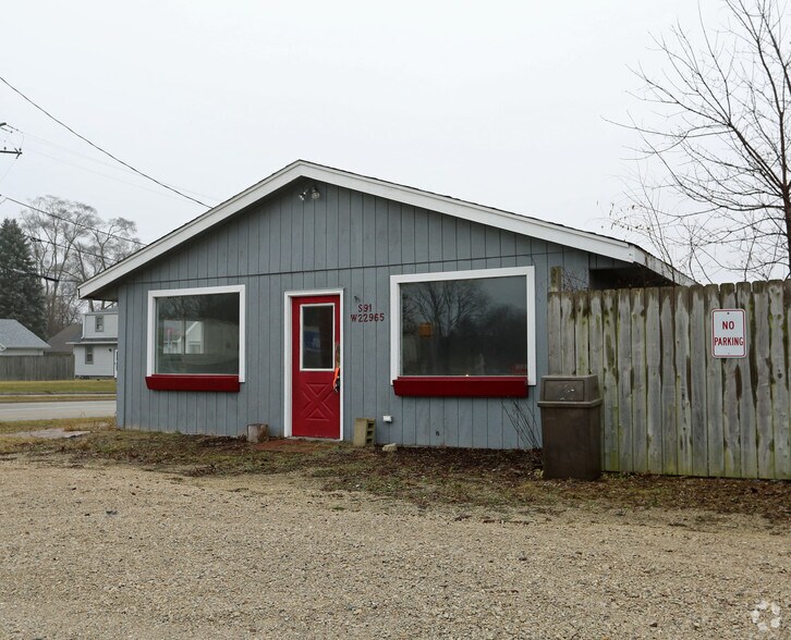 S91W22965 Milwaukee Ave, Big Bend, WI 53103