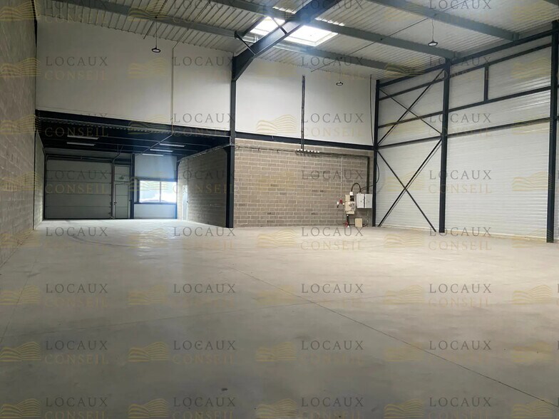 Flex in Argenteuil for lease - Interior Photo - Image 3 of 5