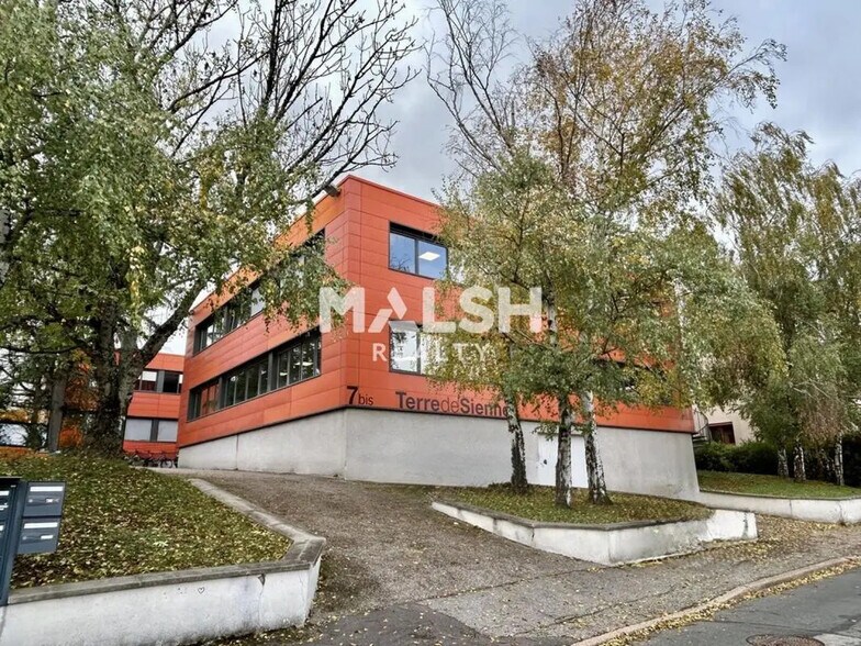 Office in CHAMPAGNE-AU-MONT-D'OR for sale - Building Photo - Image 1 of 11