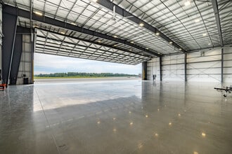 12100 Higgins Airport Way, Burlington, WA for lease Building Photo- Image 2 of 12