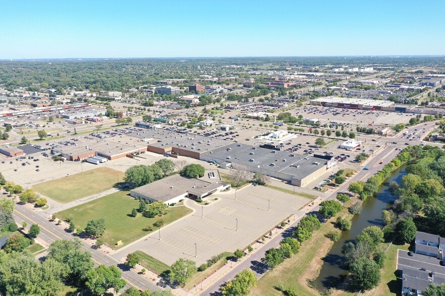 15290 Pennock Ln, Apple Valley, MN for sale - Building Photo - Image 3 of 3