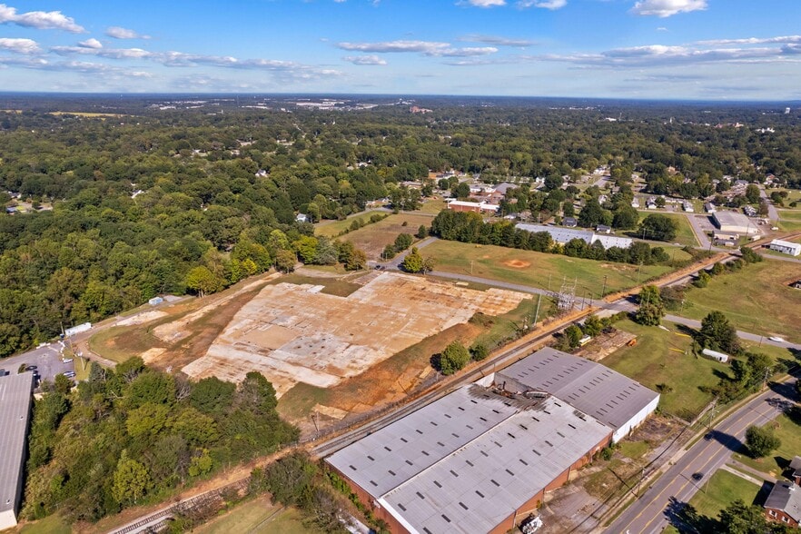 201 Phoenix St, Statesville, NC for sale - Primary Photo - Image 1 of 5