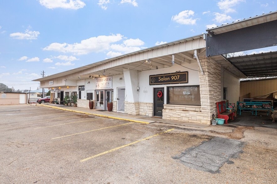 905 E Main St, Fredericksburg, TX for sale - Building Photo - Image 3 of 26