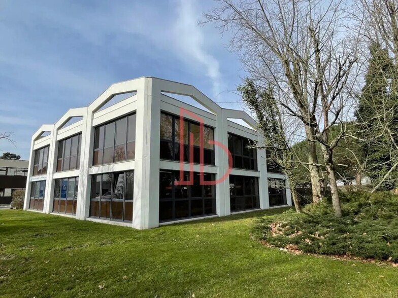 Office in Gradignan for lease - Building Photo - Image 1 of 6