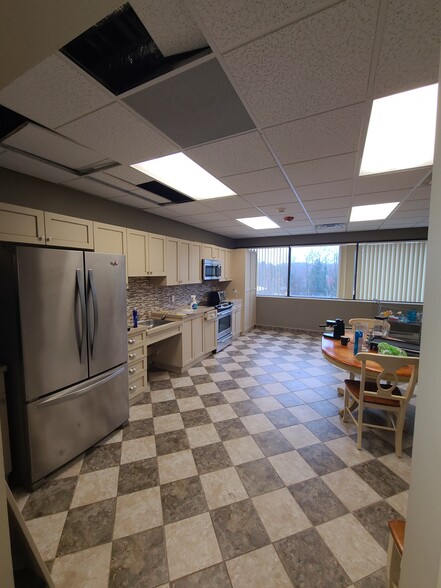 1144 Hooper Ave, Toms River, NJ for lease - Interior Photo - Image 3 of 8